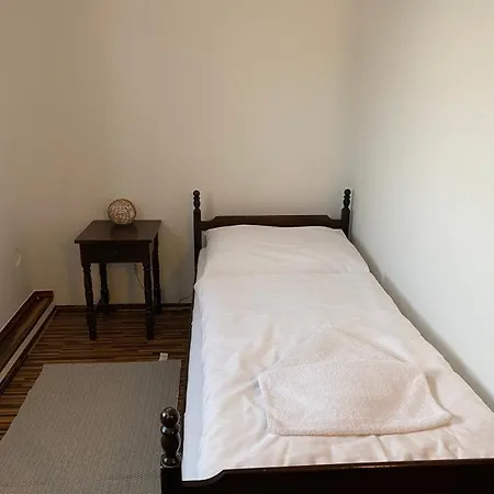 M汽车旅馆 *